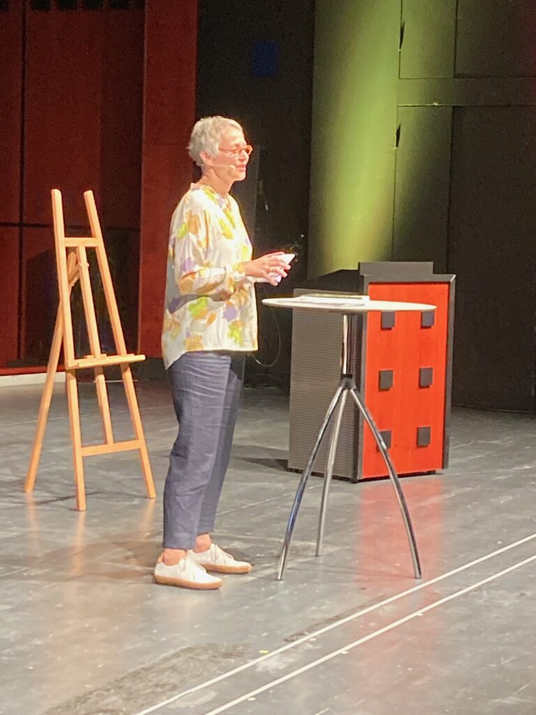 DDL-Vorsitzende Ute Trescher während ihrer Rede (Credits: Messe Karlsruhe | Jürgen Rösner)