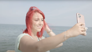 Online-Premiere: "Depression, soziale Medien und virtuelle Welten" thumbnail Charis